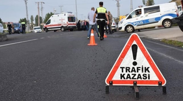 Niğde’de otomobil hafif ticari araca çarptı: 7 kişi yaralandı